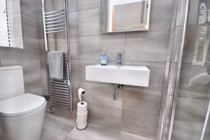Ensuite- click for photo gallery